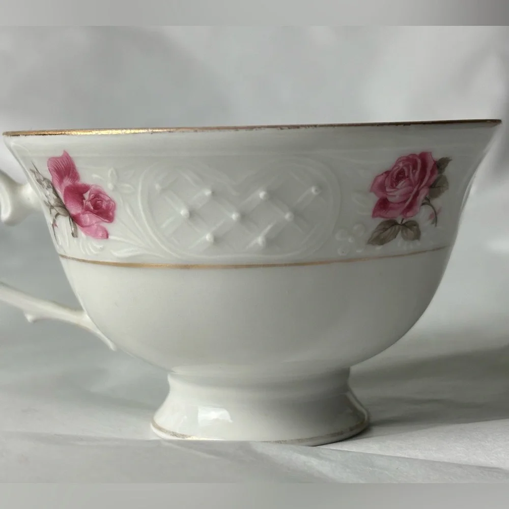 Bavaria Schumann Artzberg Germany Roses and Buds tea cup